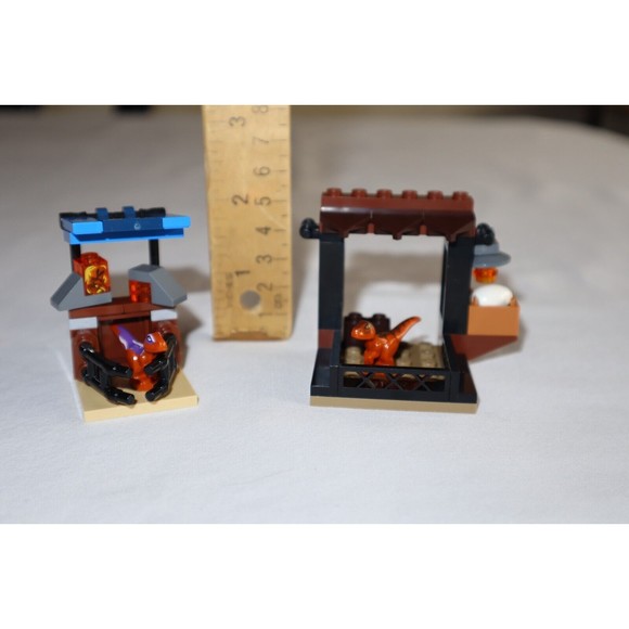 LEGO Baby Dinosaur Minifigure Jurassic World 76945 & 30390 with Stalls Enclosure - Picture 4 of 11